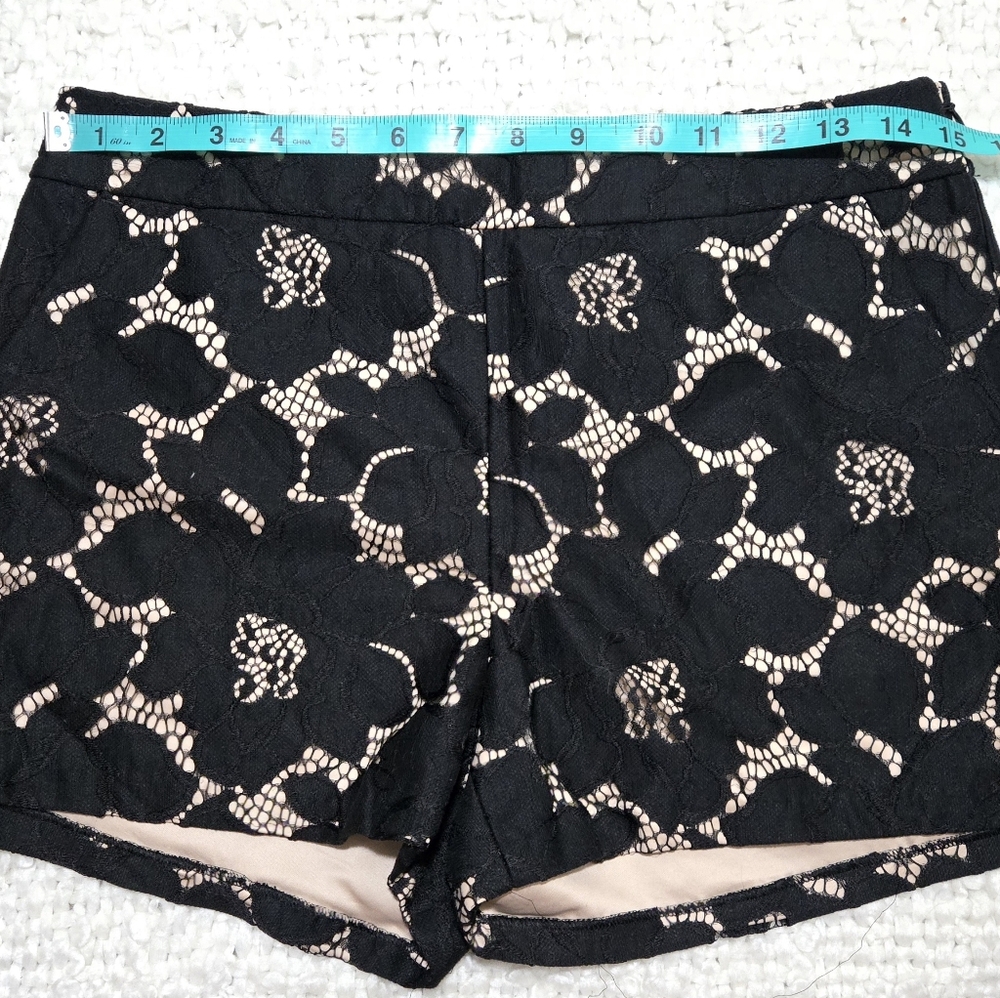 Express Black Lace Shorts Tan Lining High Waist Side Zipper Closure Size 6 - Picture 5 of 10